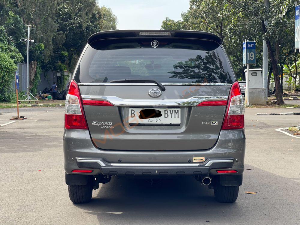 Mobil Toyota Kijang Innova 2014
