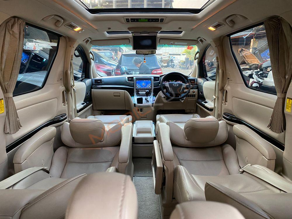Mobil Toyota Alphard 2012