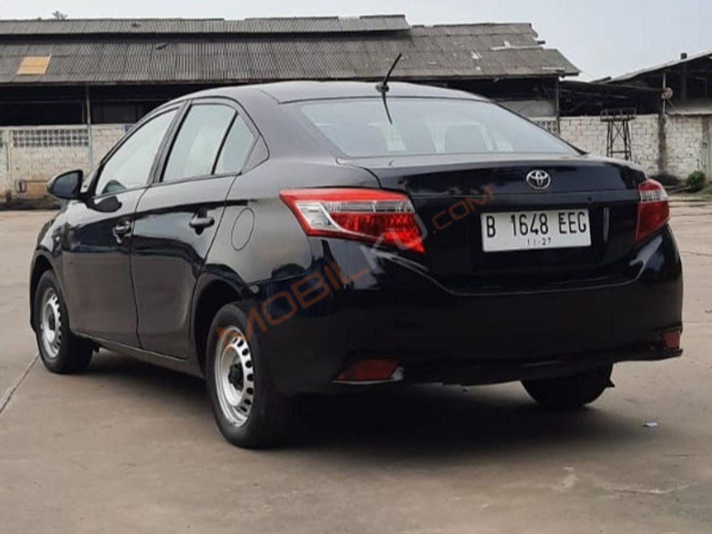 Mobil Toyota Limo 2014