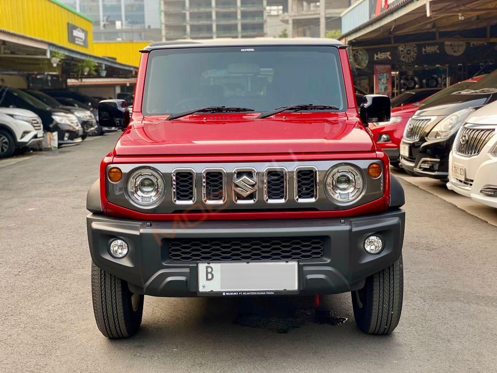 Mobil Suzuki Jimny 2023