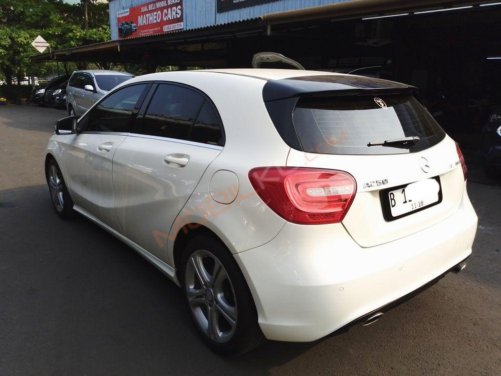 Mobil Mercedes-Benz A-Class 2013