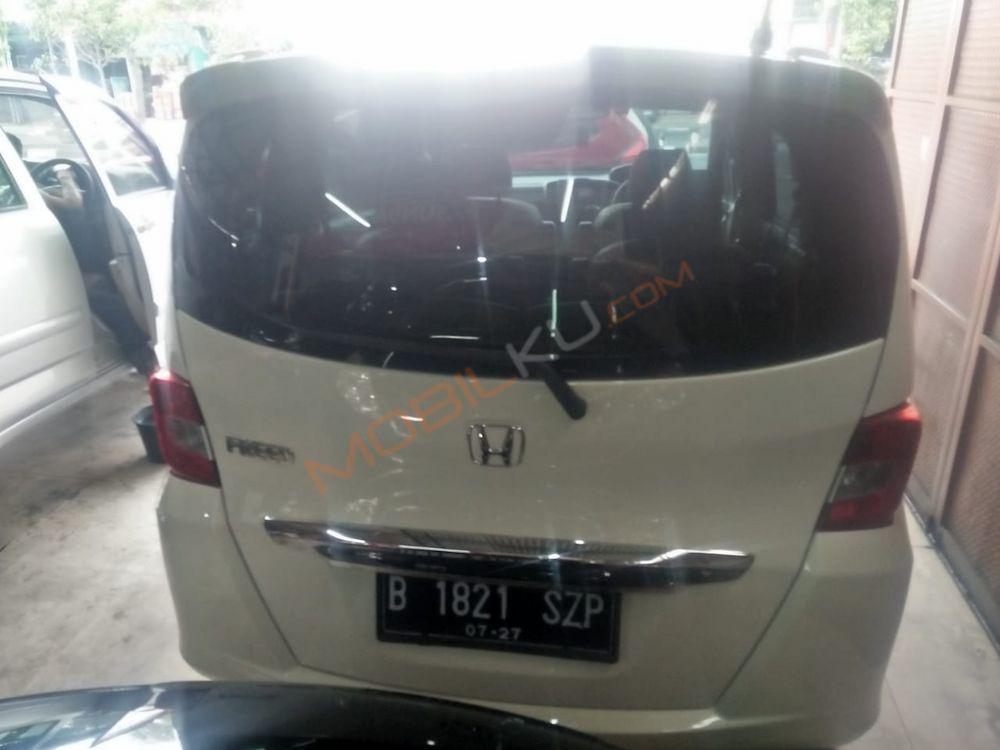 Mobil Honda Freed 2012