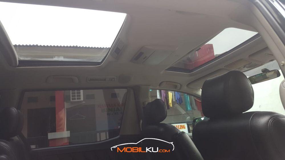 Mobil Toyota Alphard 2006