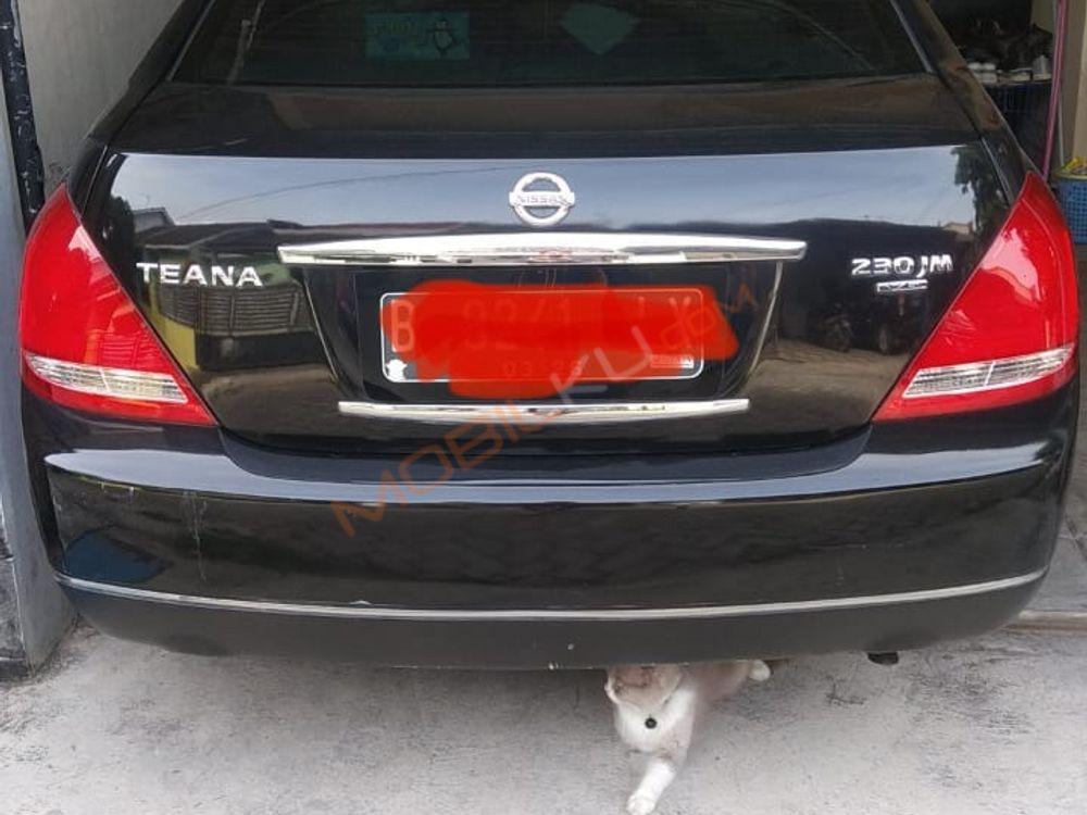 Mobil Nissan Teana 2006