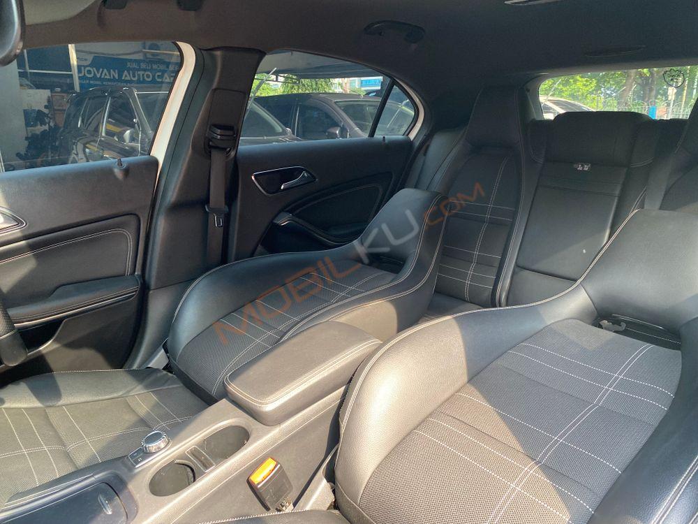 Mobil Mercedes-Benz A-Class 2013