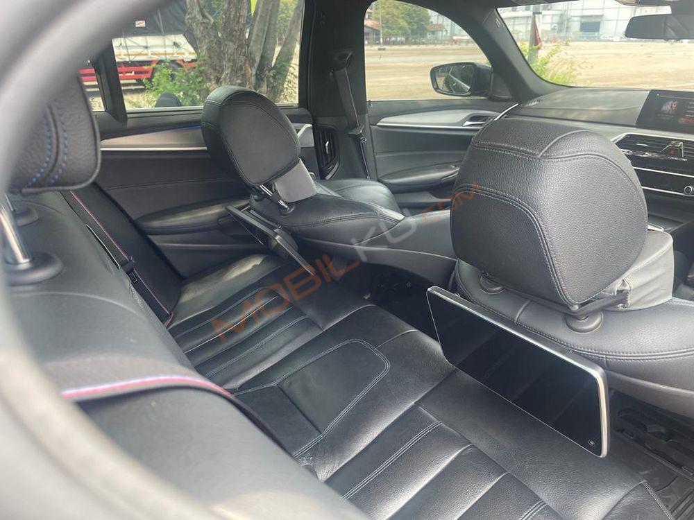 Mobil BMW 5 Series 2020