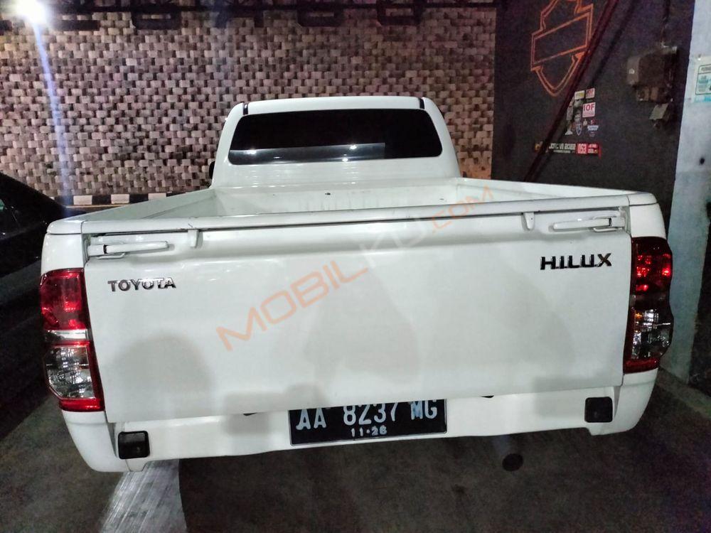 Mobil Toyota Hilux 2014