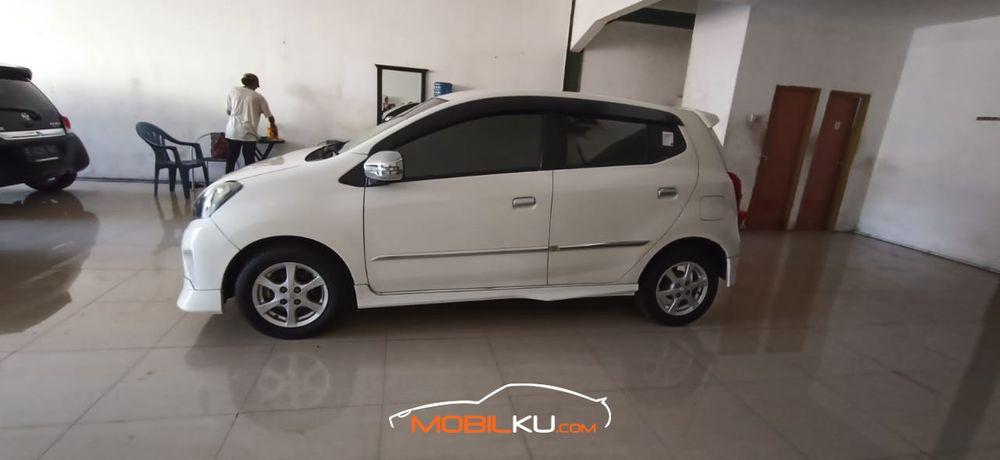 Mobil Toyota Agya 2016
