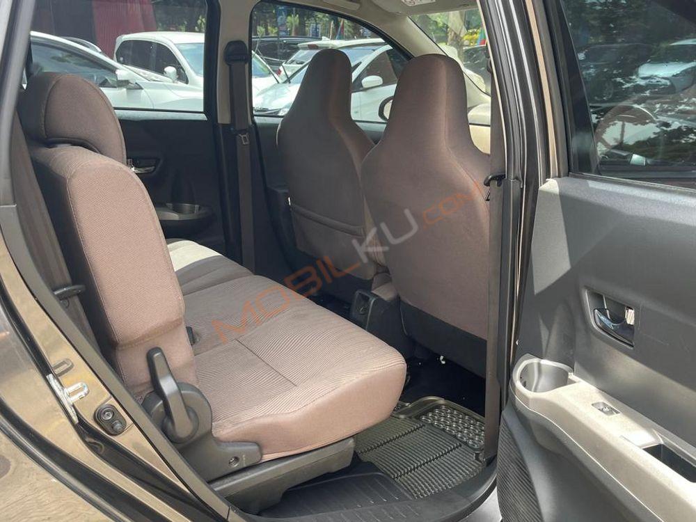 Mobil Toyota Calya 2017