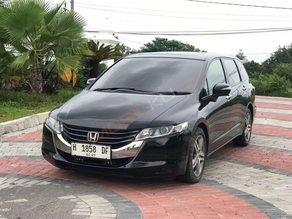 Mobil Honda Odyssey 2011