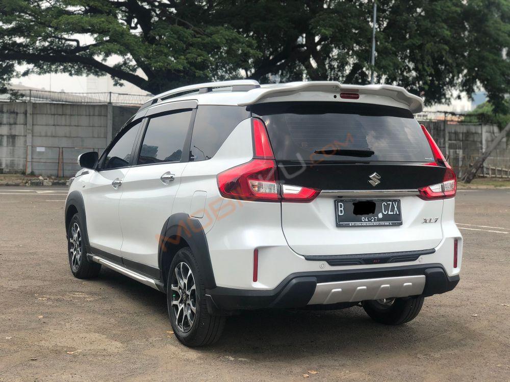 Mobil Suzuki XL7 2022