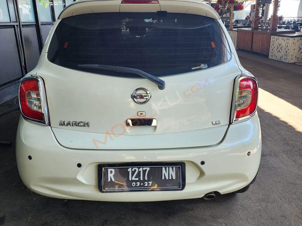 Mobil Nissan March 2016