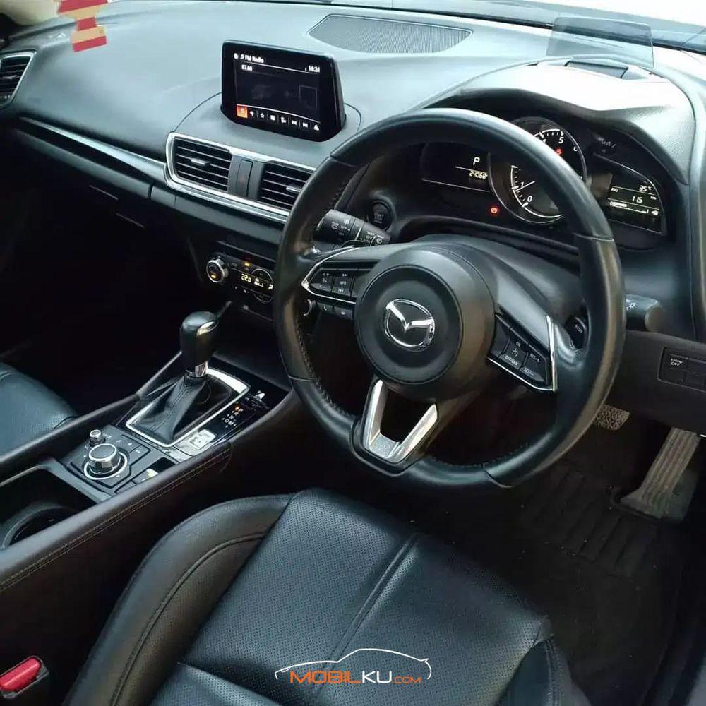 Mobil Mazda 3 2018