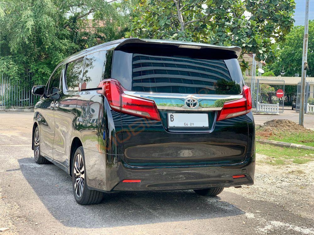 Mobil Toyota Alphard 2020