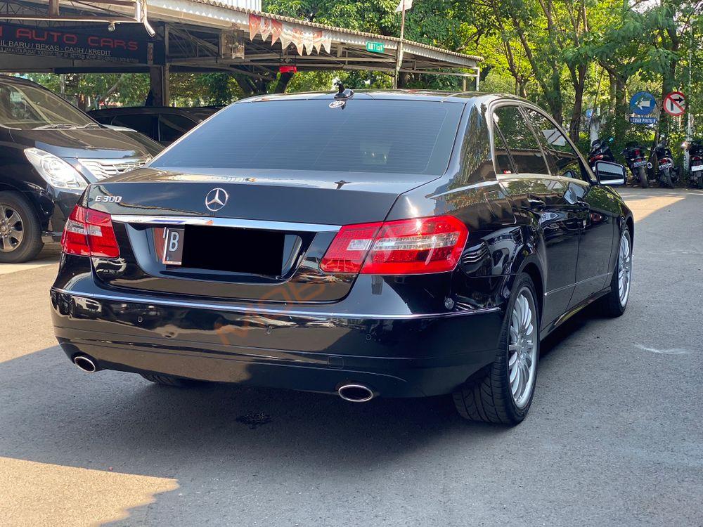 Mobil Mercedes-Benz E-Class 2011