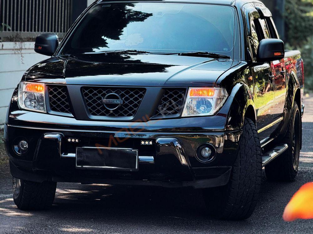 Mobil Nissan Navara 2010