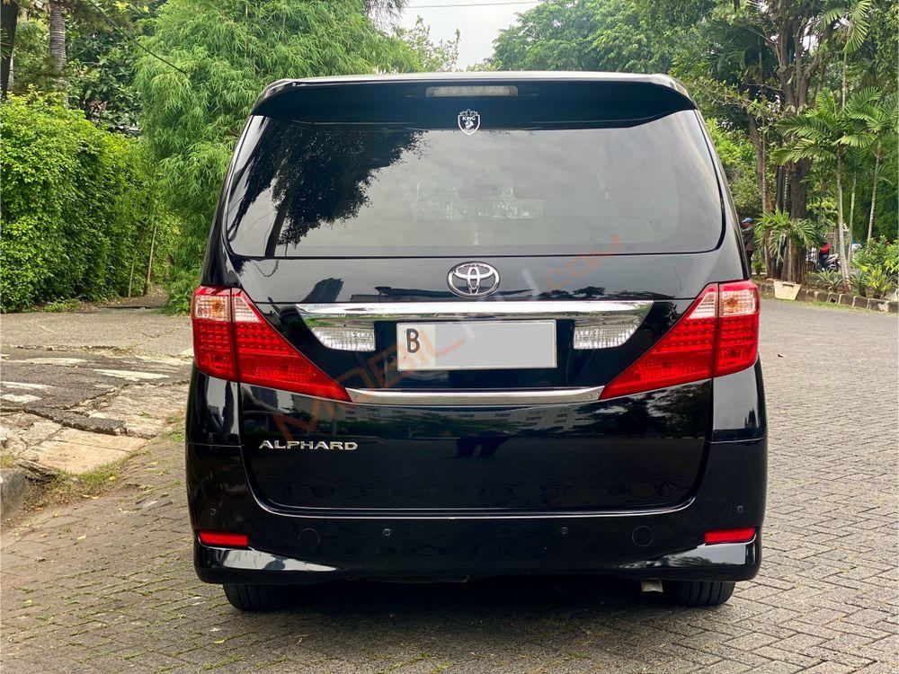 Mobil Toyota Alphard 2010