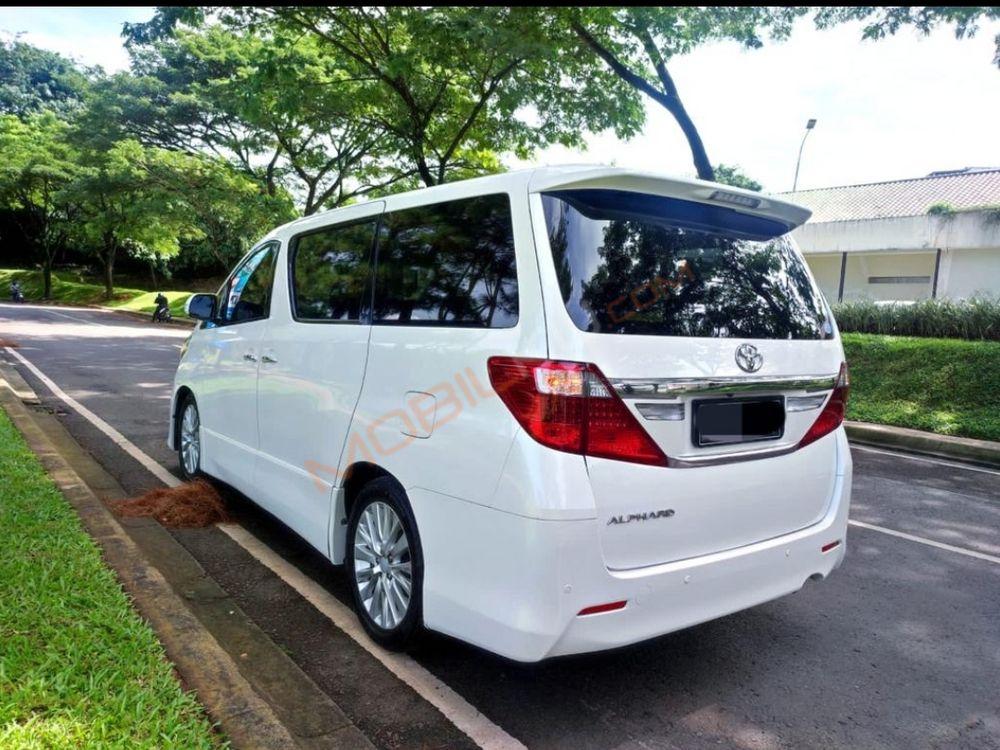 Mobil Toyota Alphard 2013