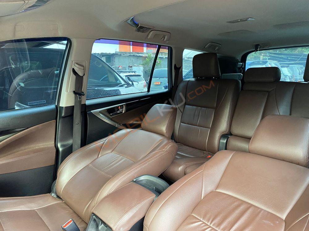 Mobil Toyota Kijang Innova 2016