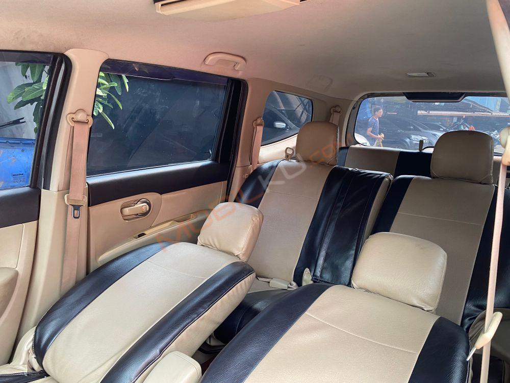 Mobil Nissan Grand Livina 2015