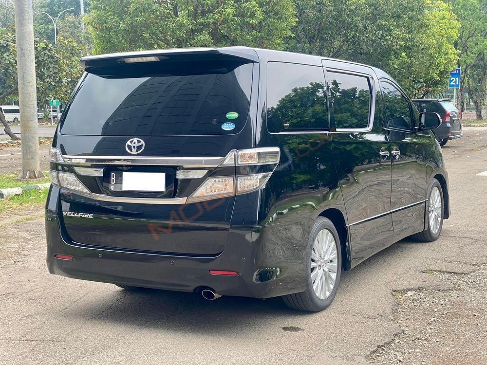 Mobil Toyota Vellfire 2014