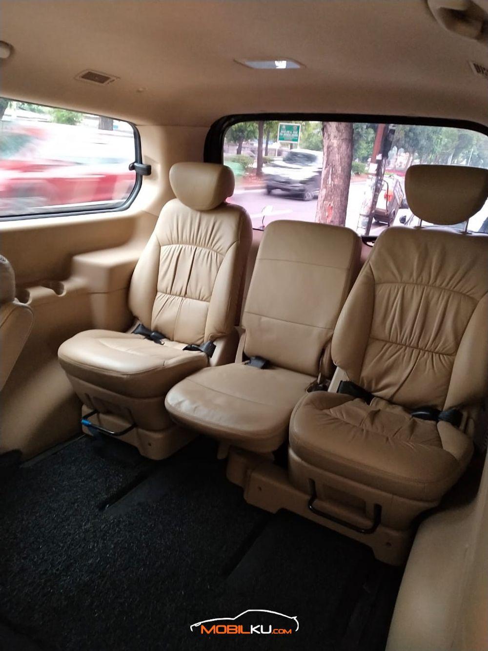 Mobil Hyundai H-1 2012