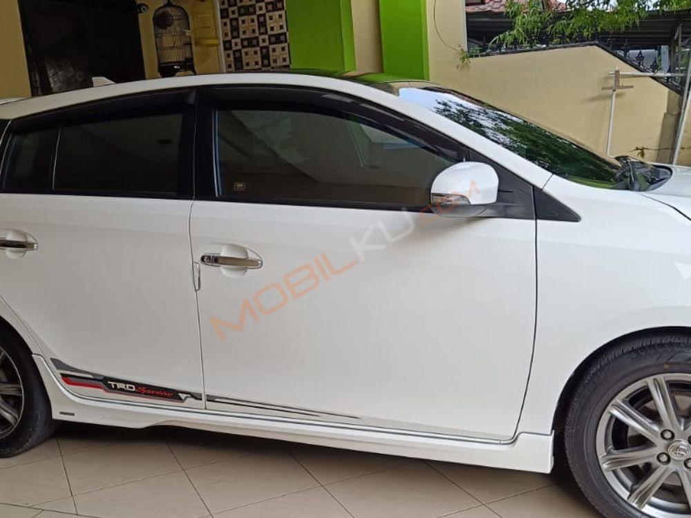 Mobil Toyota Yaris 2015