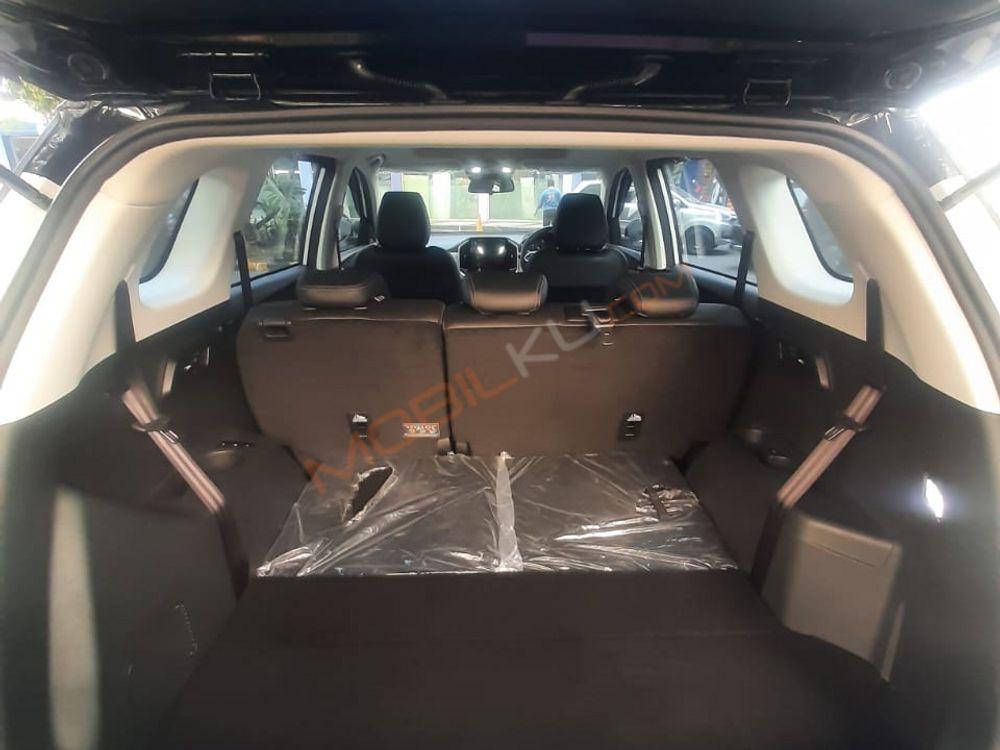 Mobil Wuling Almaz 2021