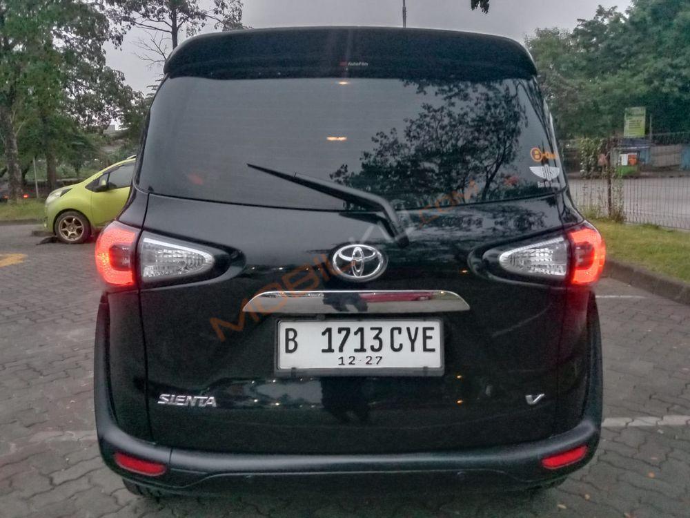 Mobil Toyota Sienta 2017