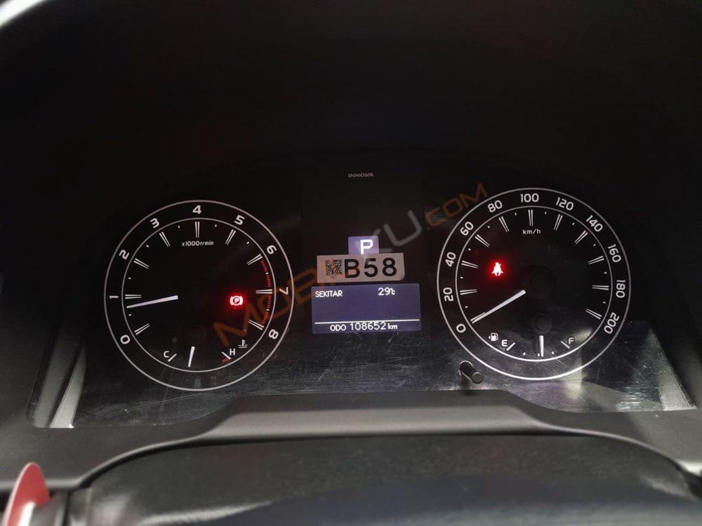 Mobil Toyota Kijang Innova 2016