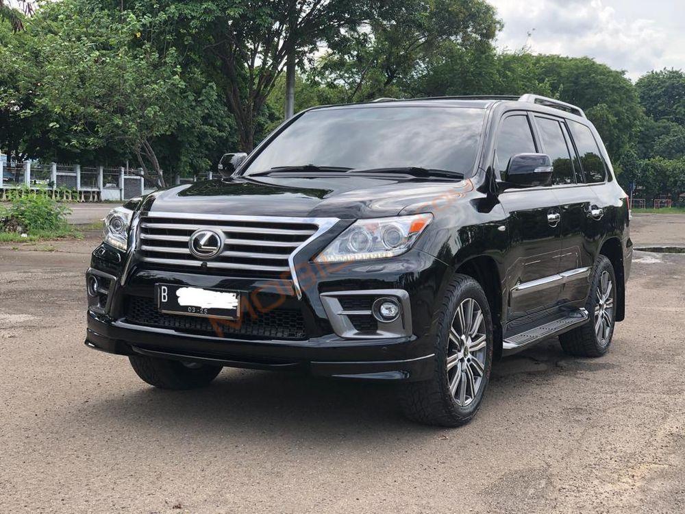 Mobil Lexus LX 2010