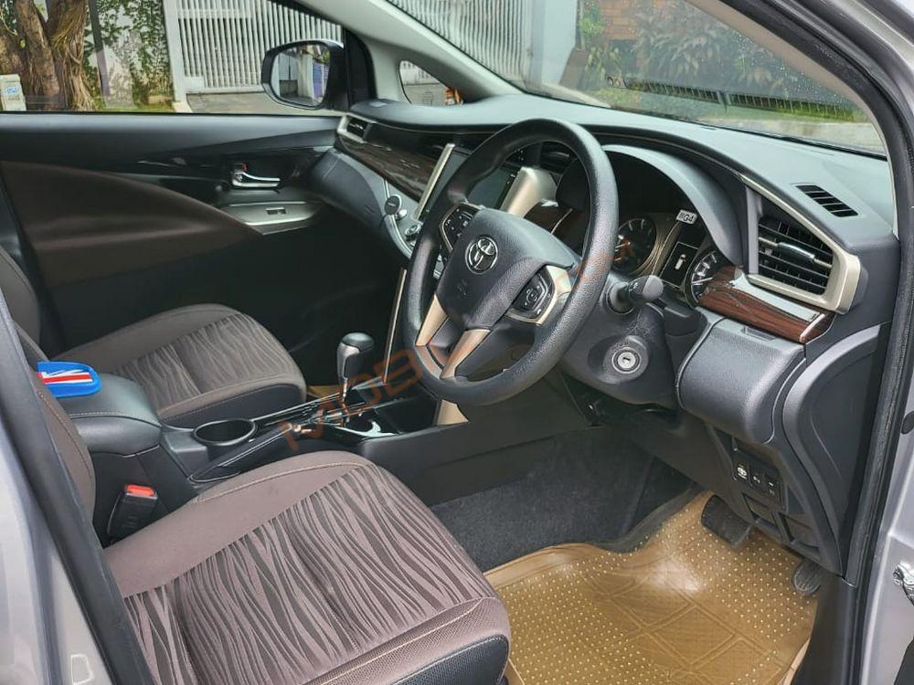 Mobil Toyota Kijang Innova 2021