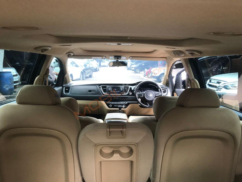 Mobil Kia Sedona 2017