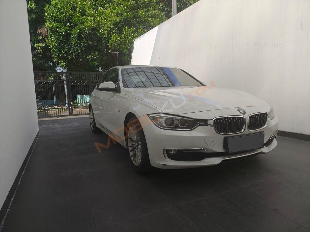 Mobil BMW 3 Series 2014