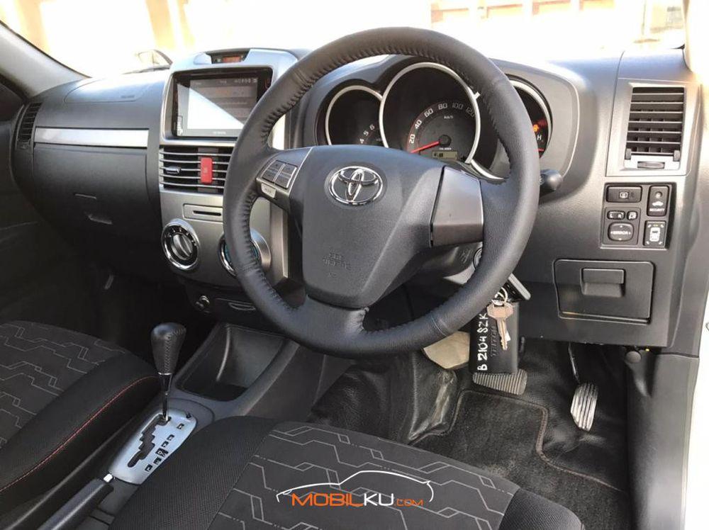 Mobil Toyota Rush 2017
