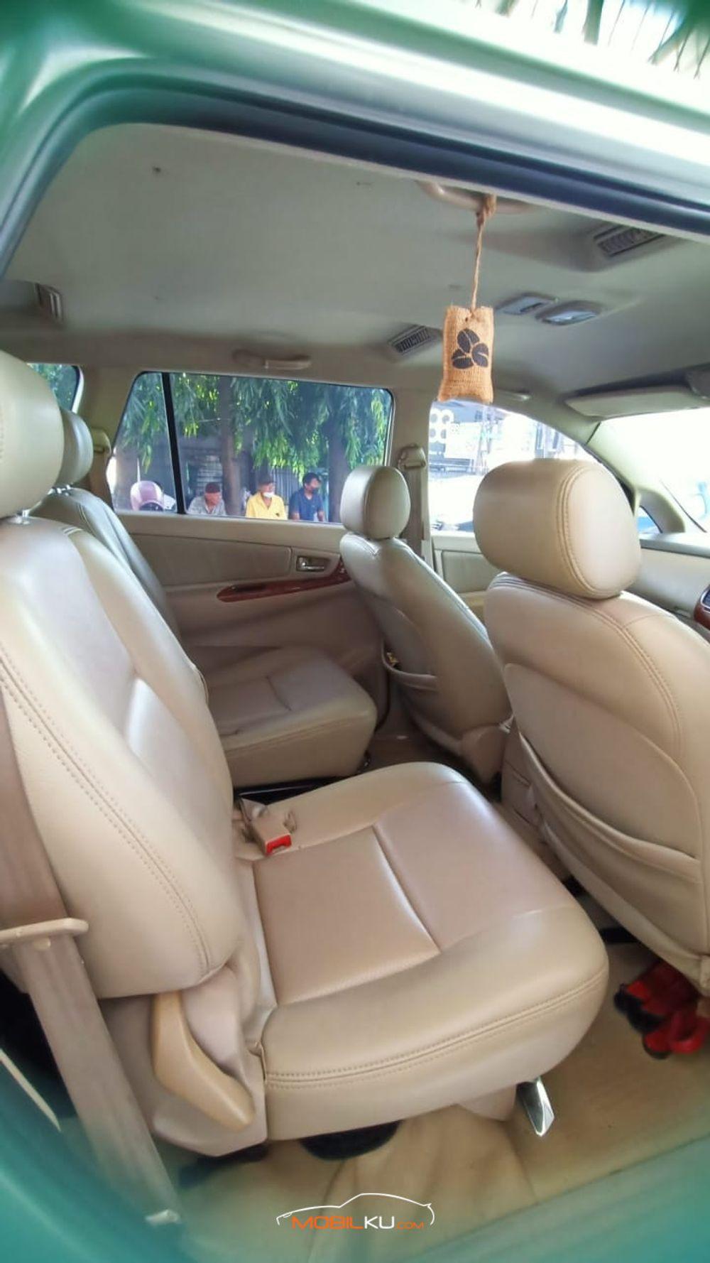 Mobil Toyota Kijang Innova 2007