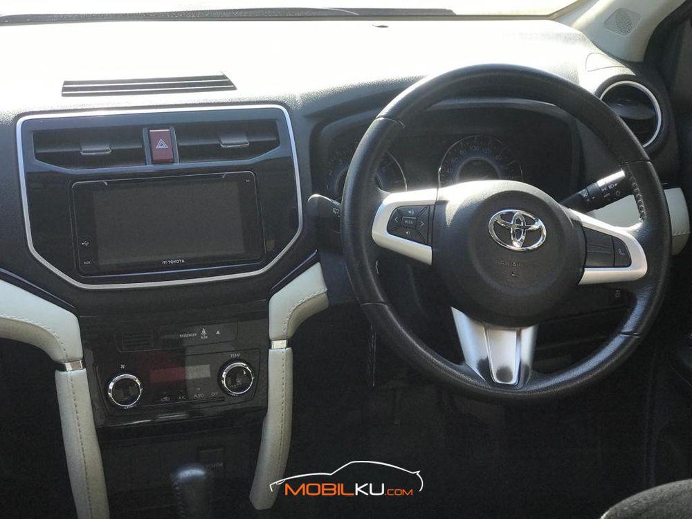 Mobil Toyota Rush 2019