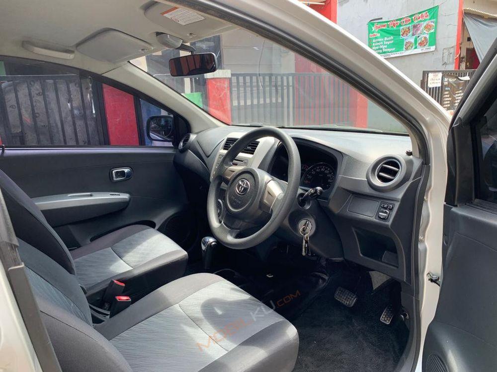 Mobil Toyota Agya 2014