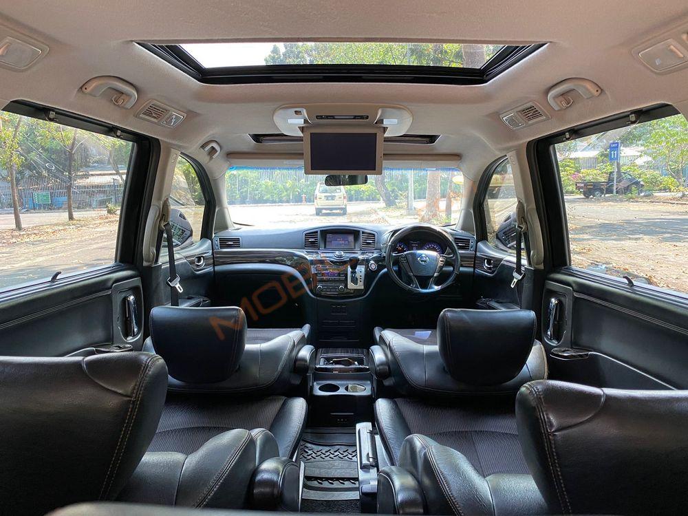 Mobil Nissan Elgrand 2014