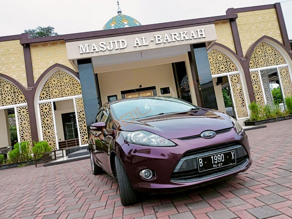 Mobil Ford Fiesta 2012