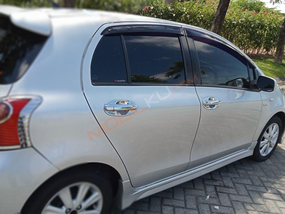 Mobil Toyota Yaris 2012