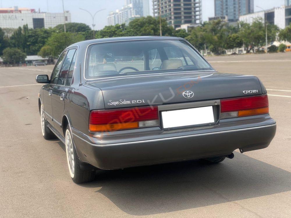Mobil Toyota Crown 1995
