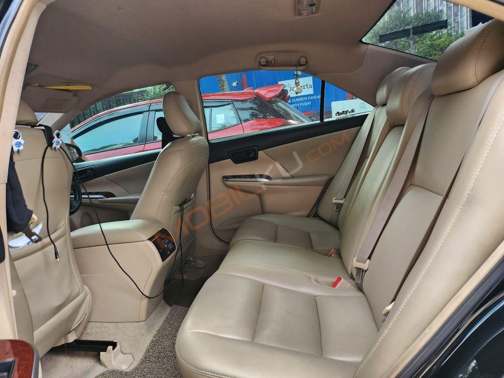 Mobil Toyota Camry 2013