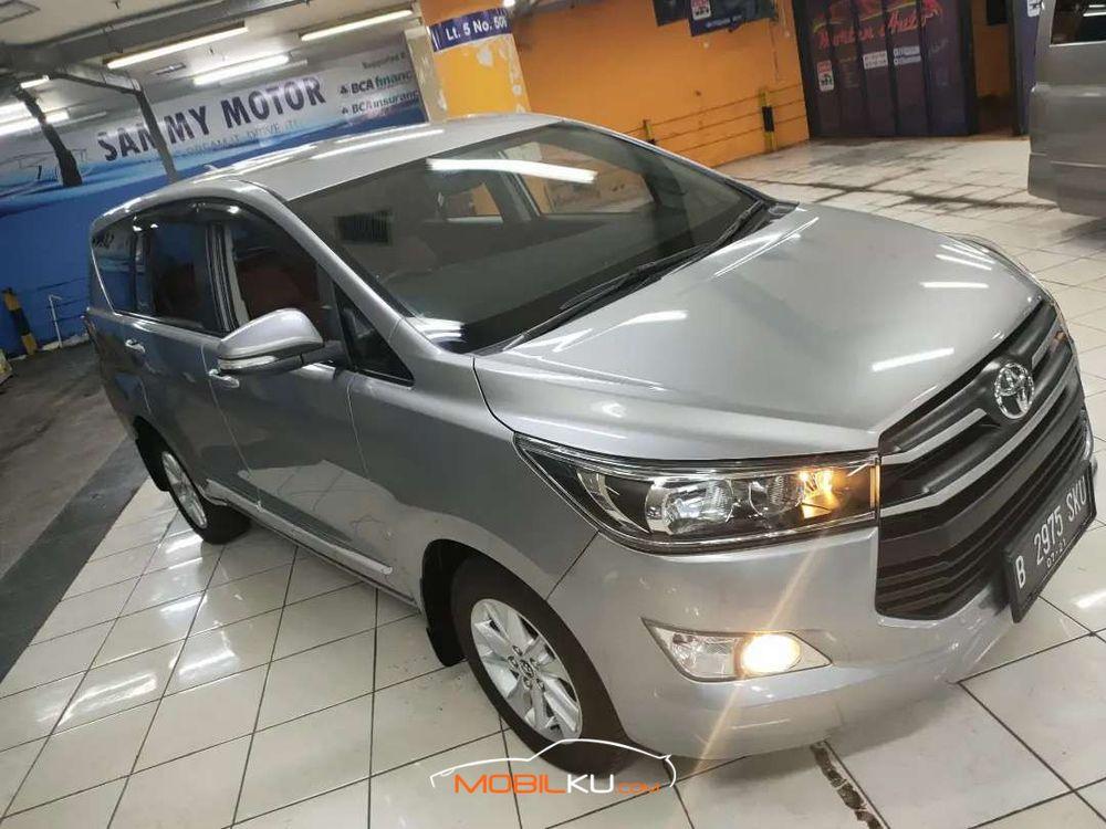 Mobil Toyota Kijang Innova 2016