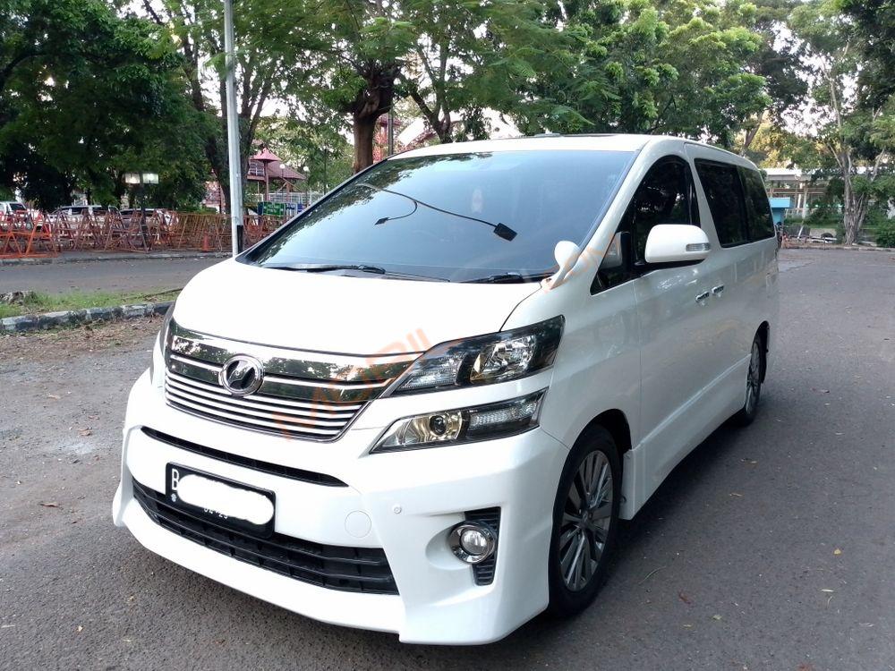 Mobil Toyota Vellfire 2015