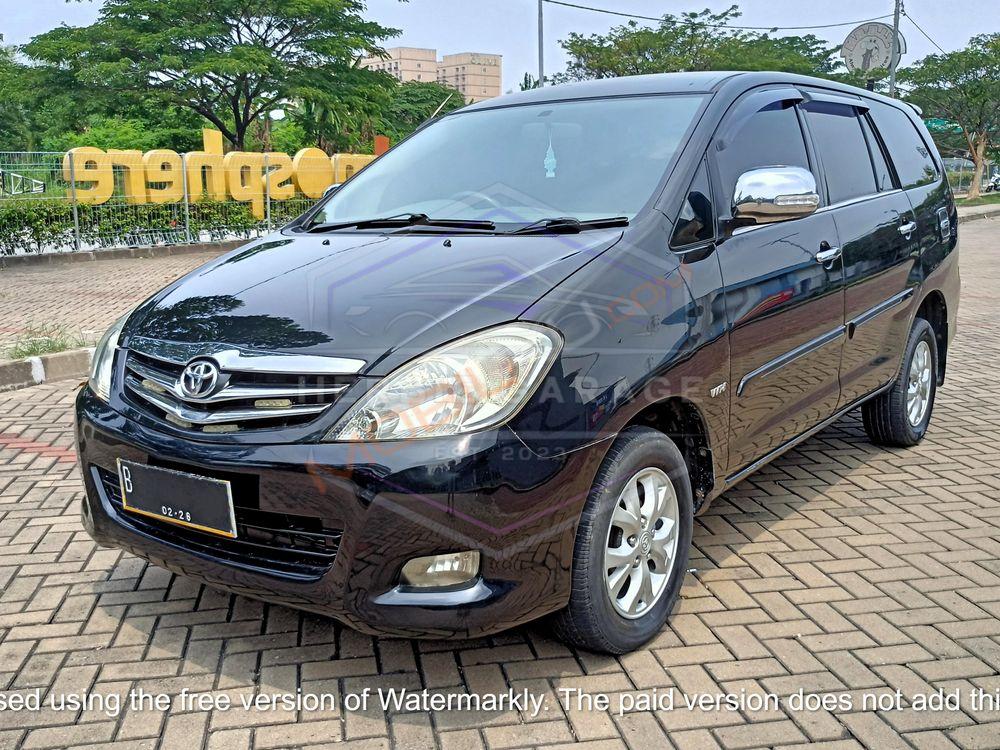 Mobil Toyota Kijang Innova 2011