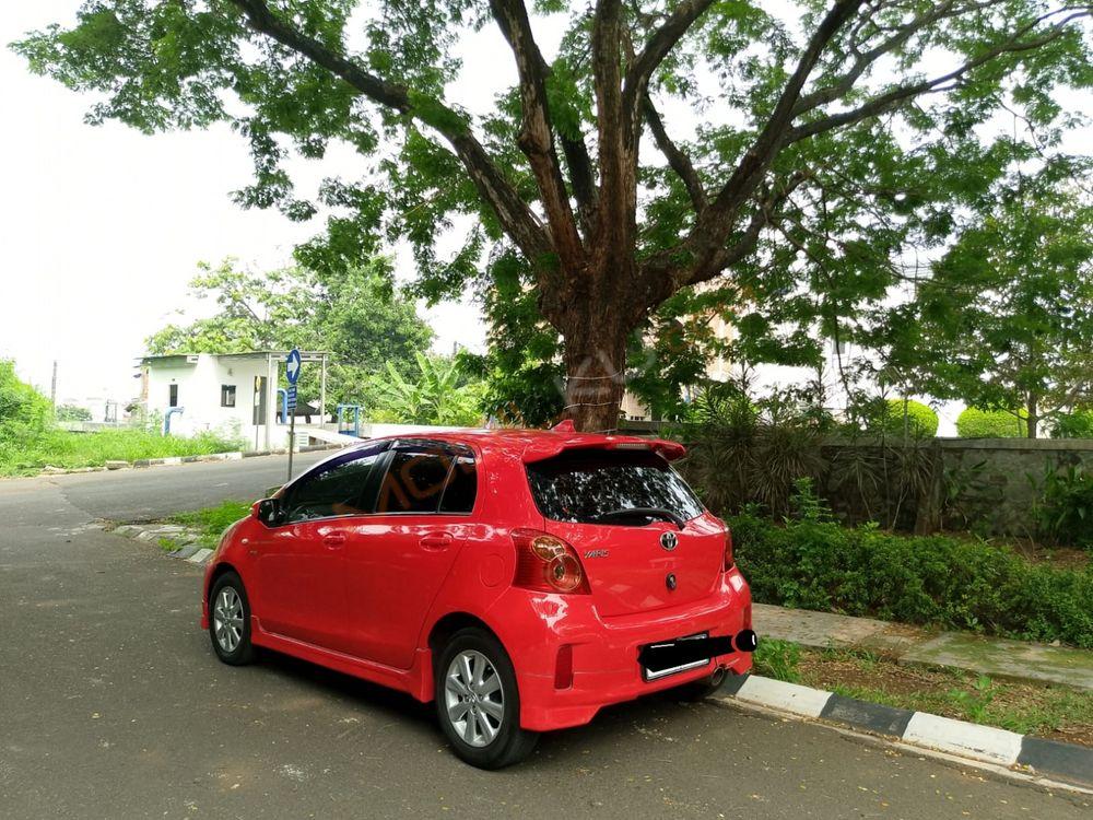 Mobil Toyota Yaris 2012