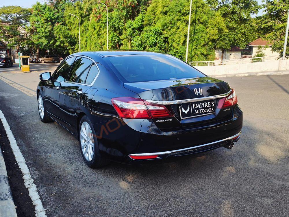 Mobil Honda Accord 2016