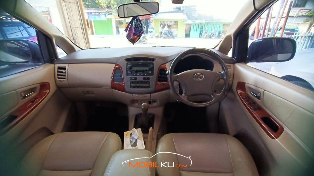 Mobil Toyota Kijang Innova 2007