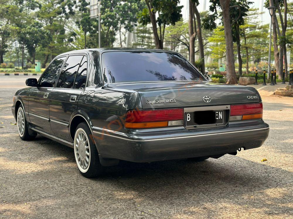 Mobil Toyota Crown 1995